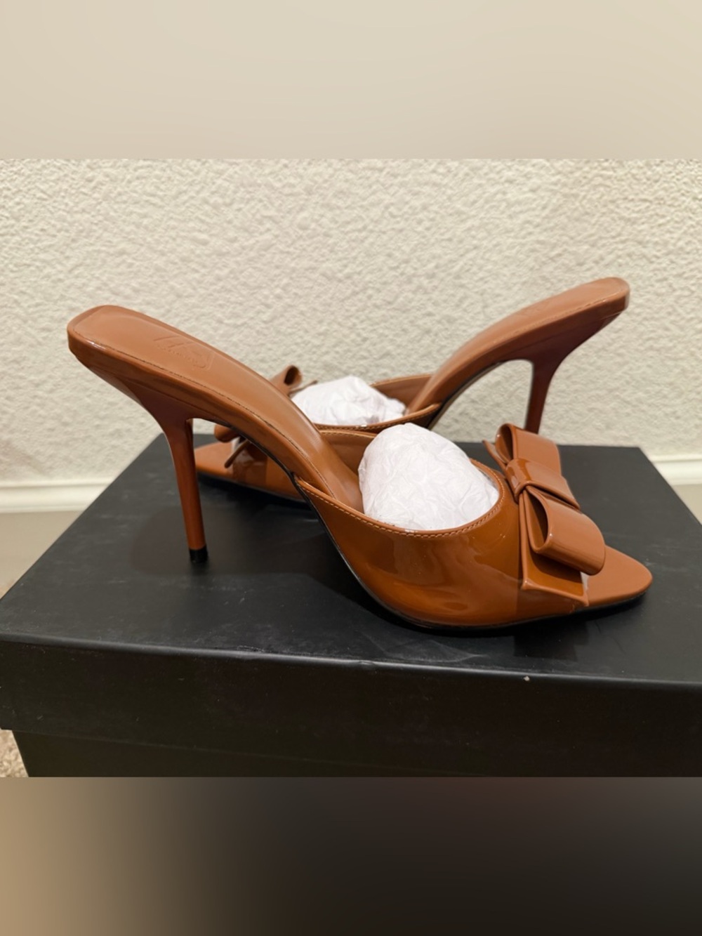 “New” Aminah Brown Patent Bow Slide Mules size5 (S-Display)